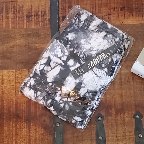 🖤 FINAL MARKDOWN - High Waistband Yoga Leggings 🖤 - Picture 2 of 13